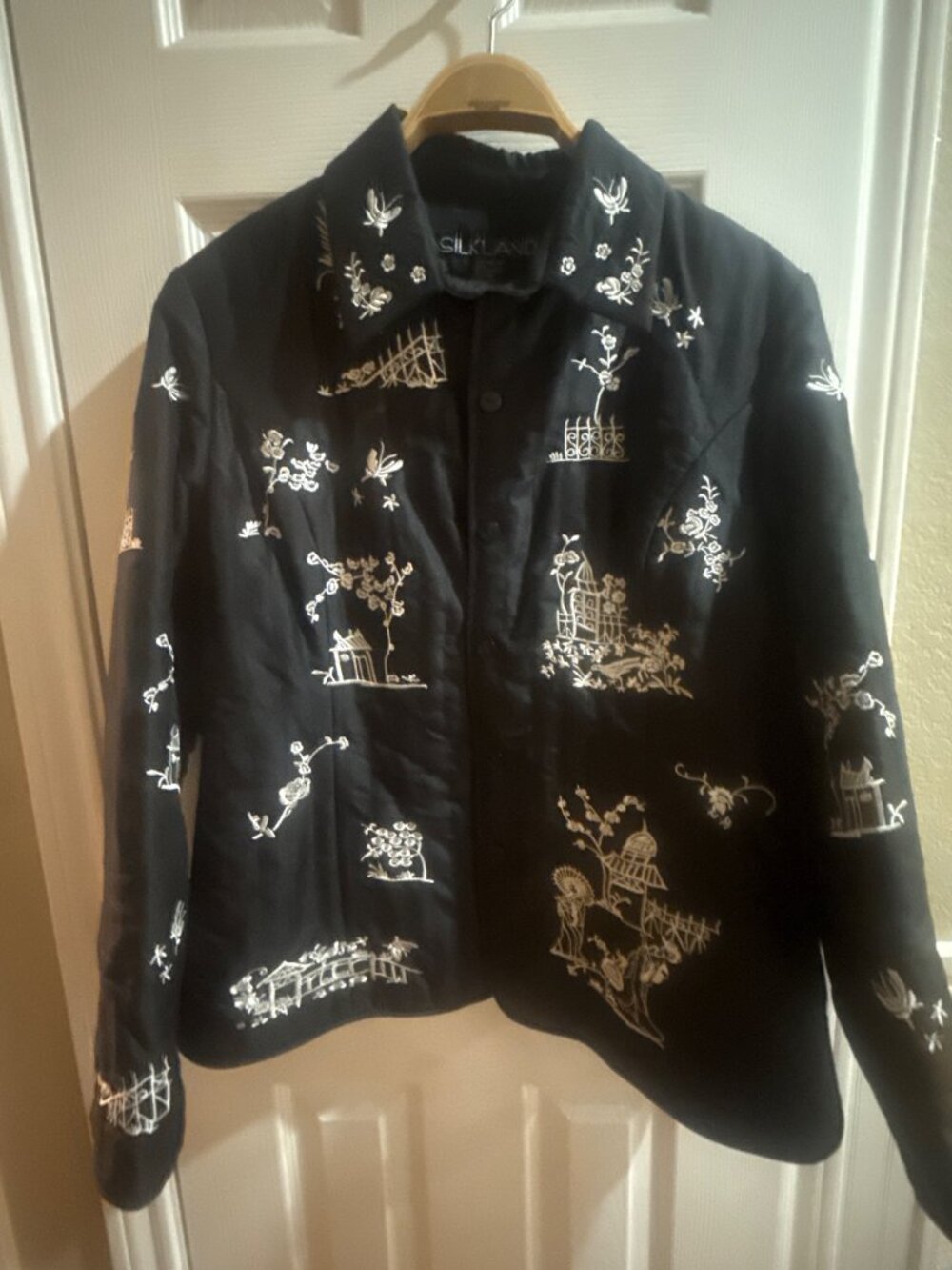 Silkland Black Embroidered 100% Silk Quilted Jacket With Button Front XL